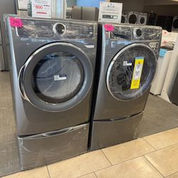 Electrolux Washer And Gas Dryer With Pedestals 
