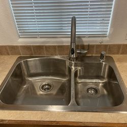 SINK IN NEW CONDITION, JIST INSTALLED $75