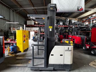 2016 CROWN ELECTRIC FORKLIFT