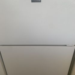 Hot Point Top And Bottom Refrigerator 