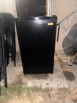 Mini fridge