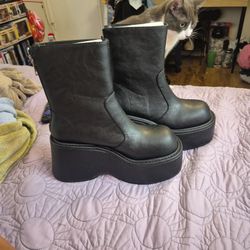 Women's Size 8 Black Platform Boots