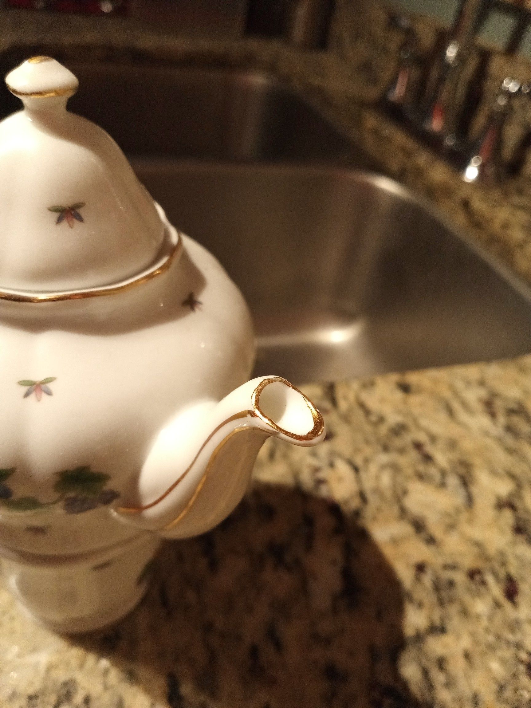 Tea pot