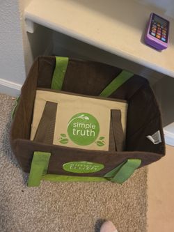 2 reusable shopping bags