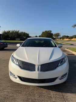 Lincoln MKZ White Sedan
