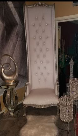 7 feet tall chair