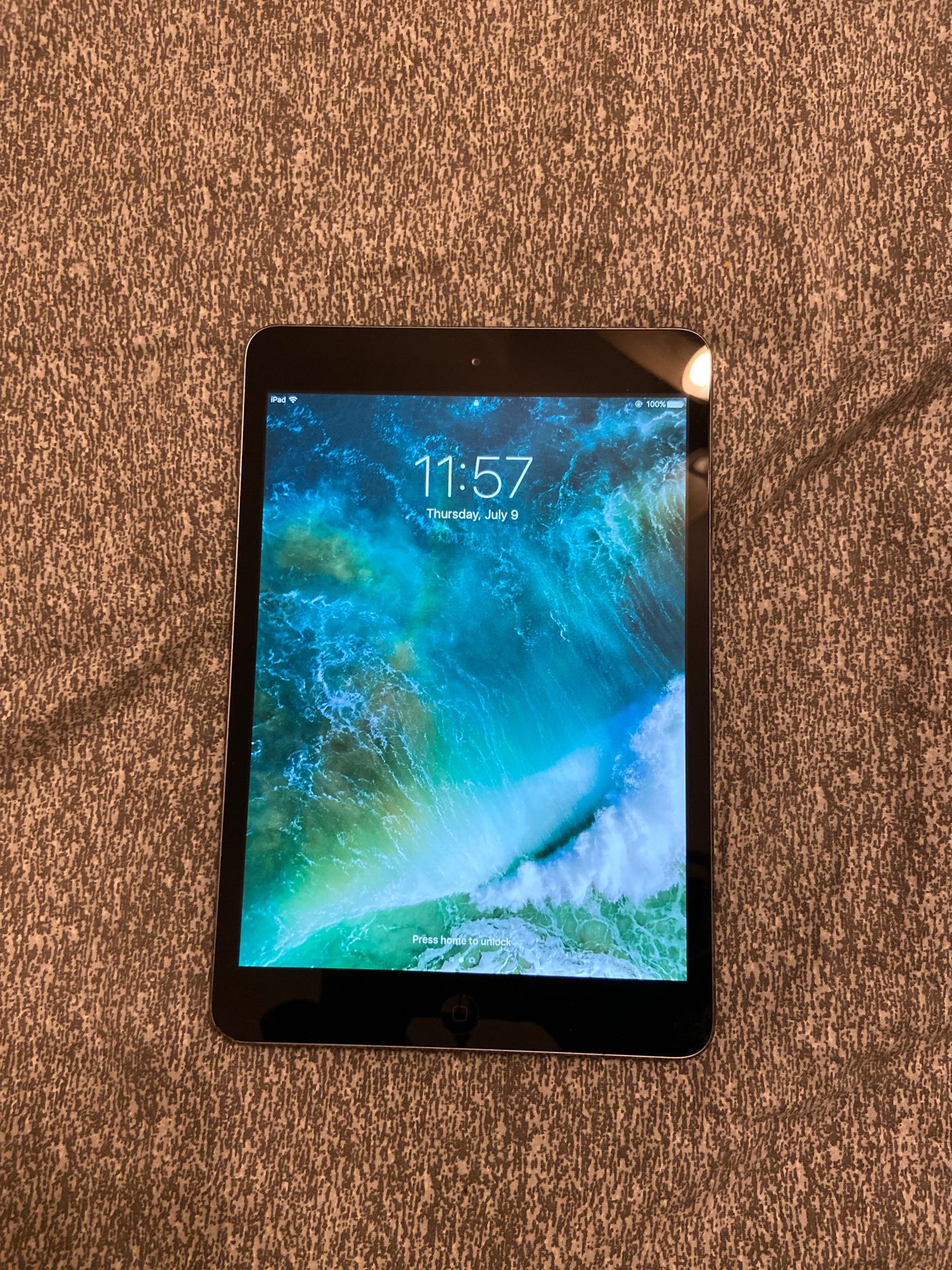 iPad mini black 16 gb WITH Vera Bradley Sleeve