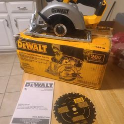 $100 FIRM PRICE DEWALT DCS391B 20V MAX Cordless Brushless 6-1/2 in. Circular Saw (Tool Only)