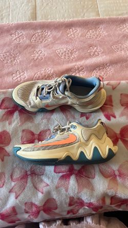 Brand: Nike Model: Giannis Immortality Size: Women's 7 Color: White/Light Blue/Coral Condition: Good pre-owned condition