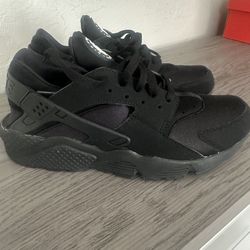 Black Nike Air Huarache