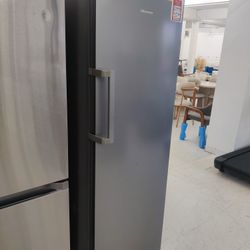 New Hisense 10.2 cu. ft. Garage Ready Frost Free Convertible Upright Freezer