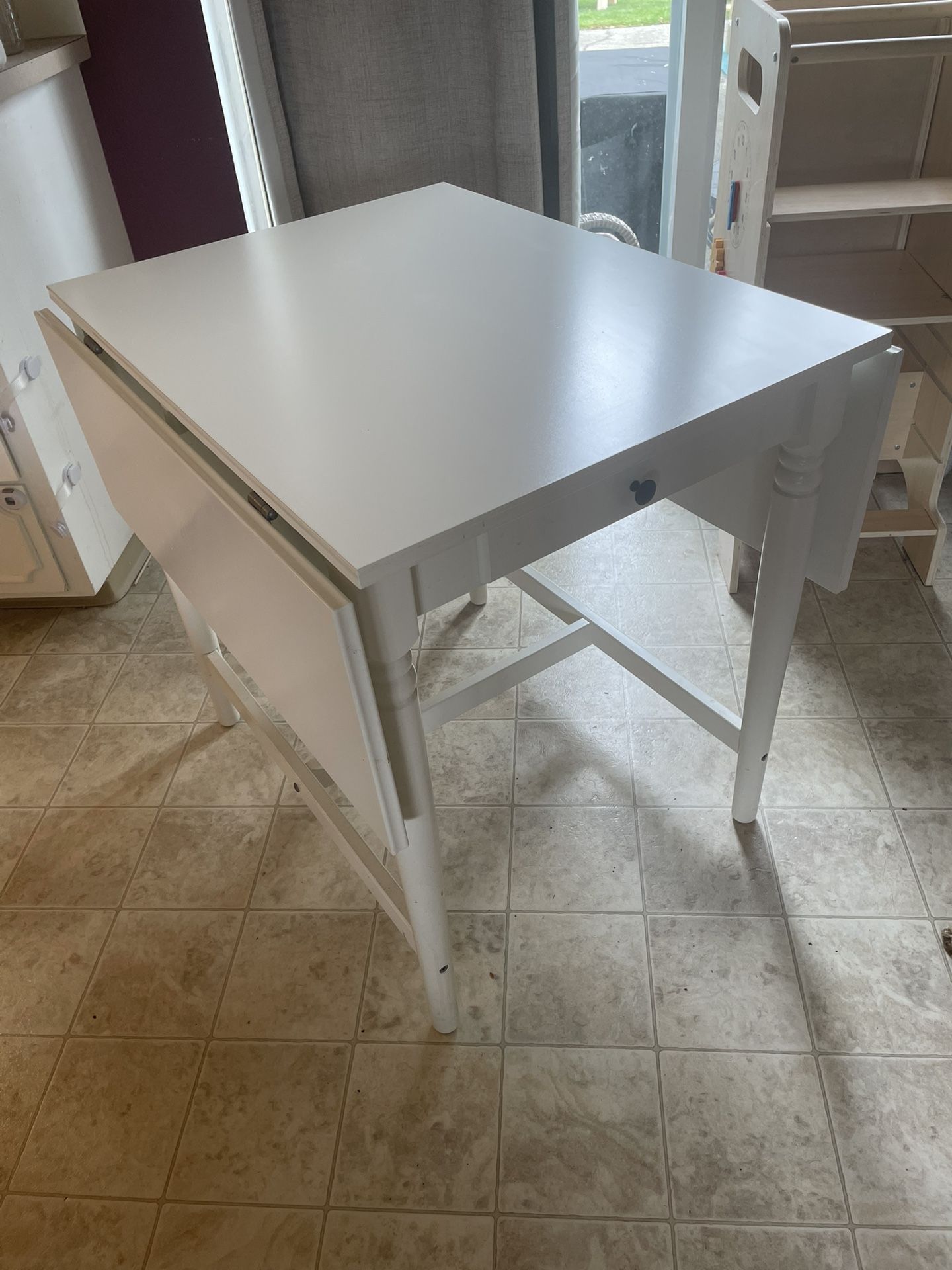 Breakfast Table With Fold-down Extenders