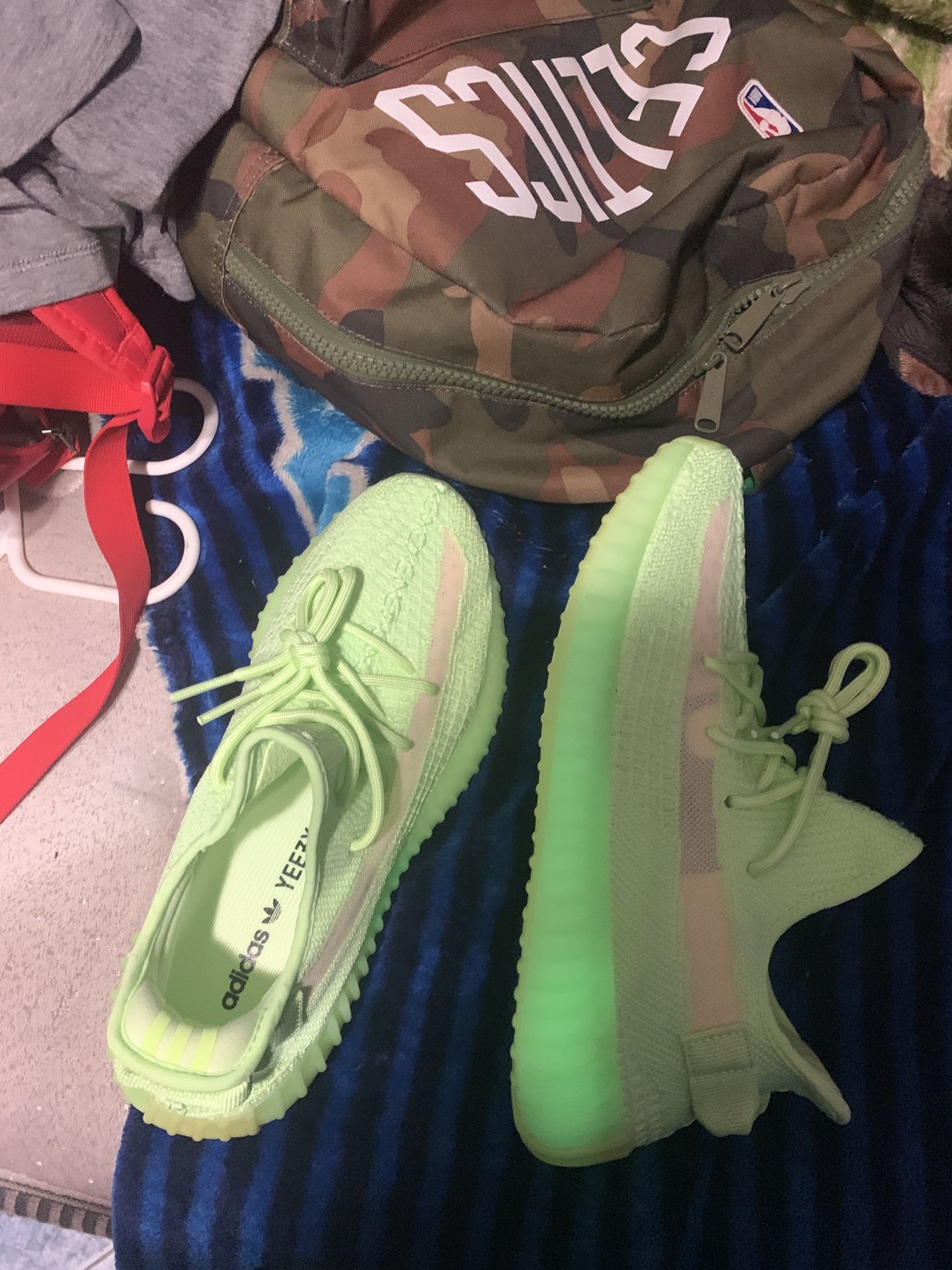 Yeezy v2 size (8.5)