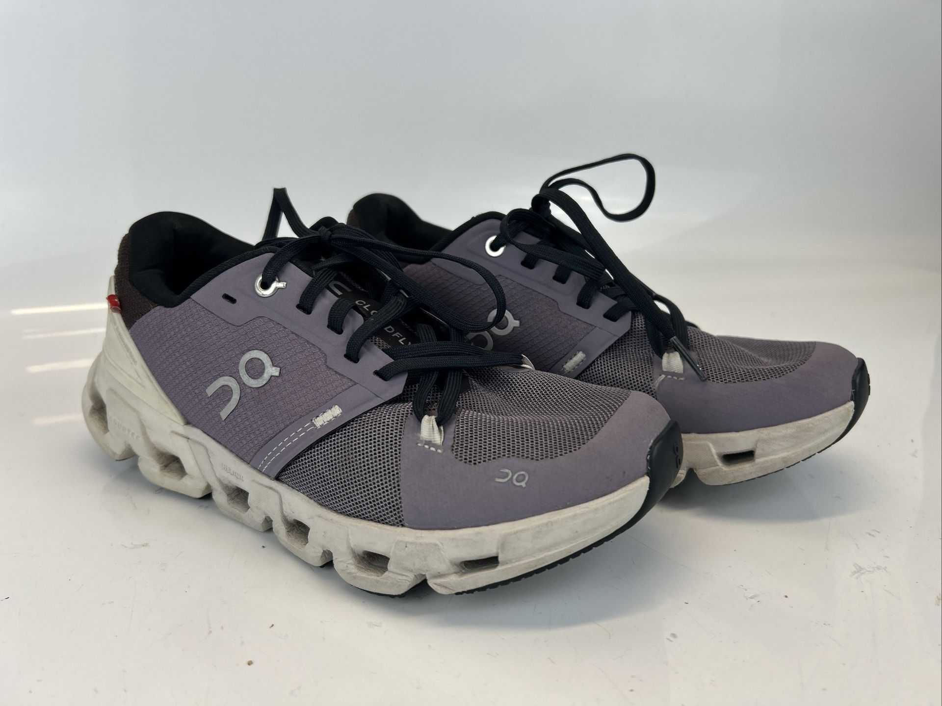 On Cloudflyer 4 Women’s Running Shoes 6.5 Shark/Pearl – Good Condition