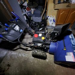 Snow-Joe 8-Speed Self-propelled Snow-Thrower/ Blower