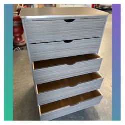 5 drawers dresser / Five drawers dresser