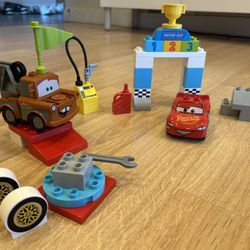 Cars Movie Duplos Tow Mater And Lightening 10924