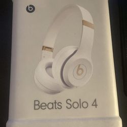 Beats Solo 4 white 