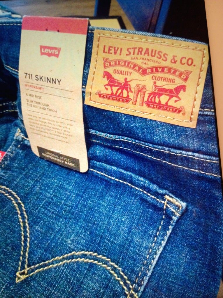 LEVI STRAUSS & CO. "711" SKINNY DENIM JEANS
