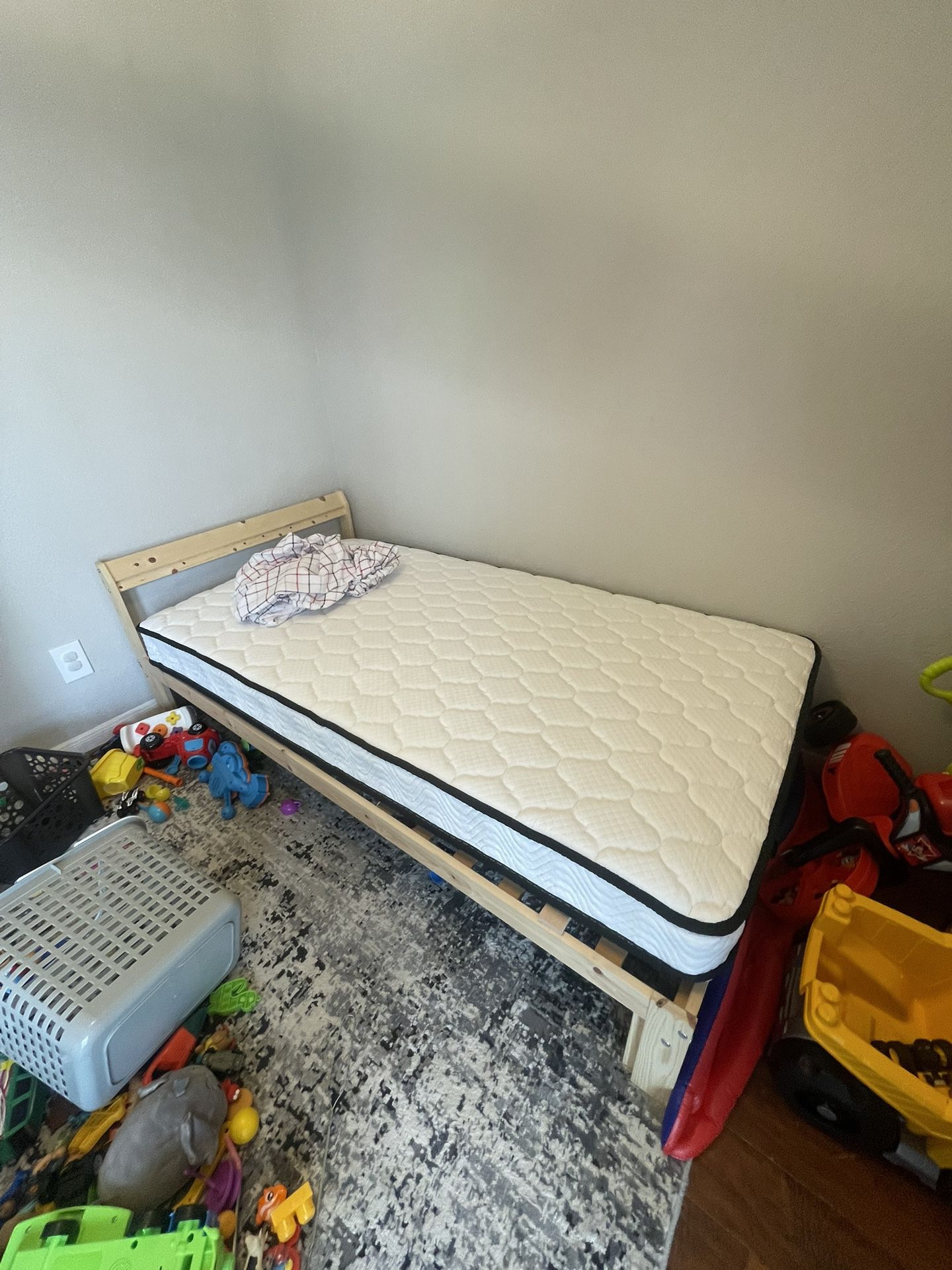 Ikea Twin Bed And Bed Frame 
