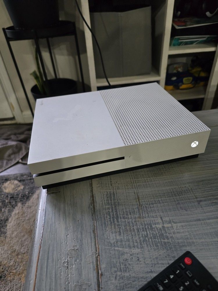 Microsoft Xbox One S 1TB NO HDMI