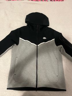 Black and grey Nike tech size medium