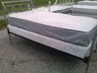 Plush Twin bed set: twin mattress set