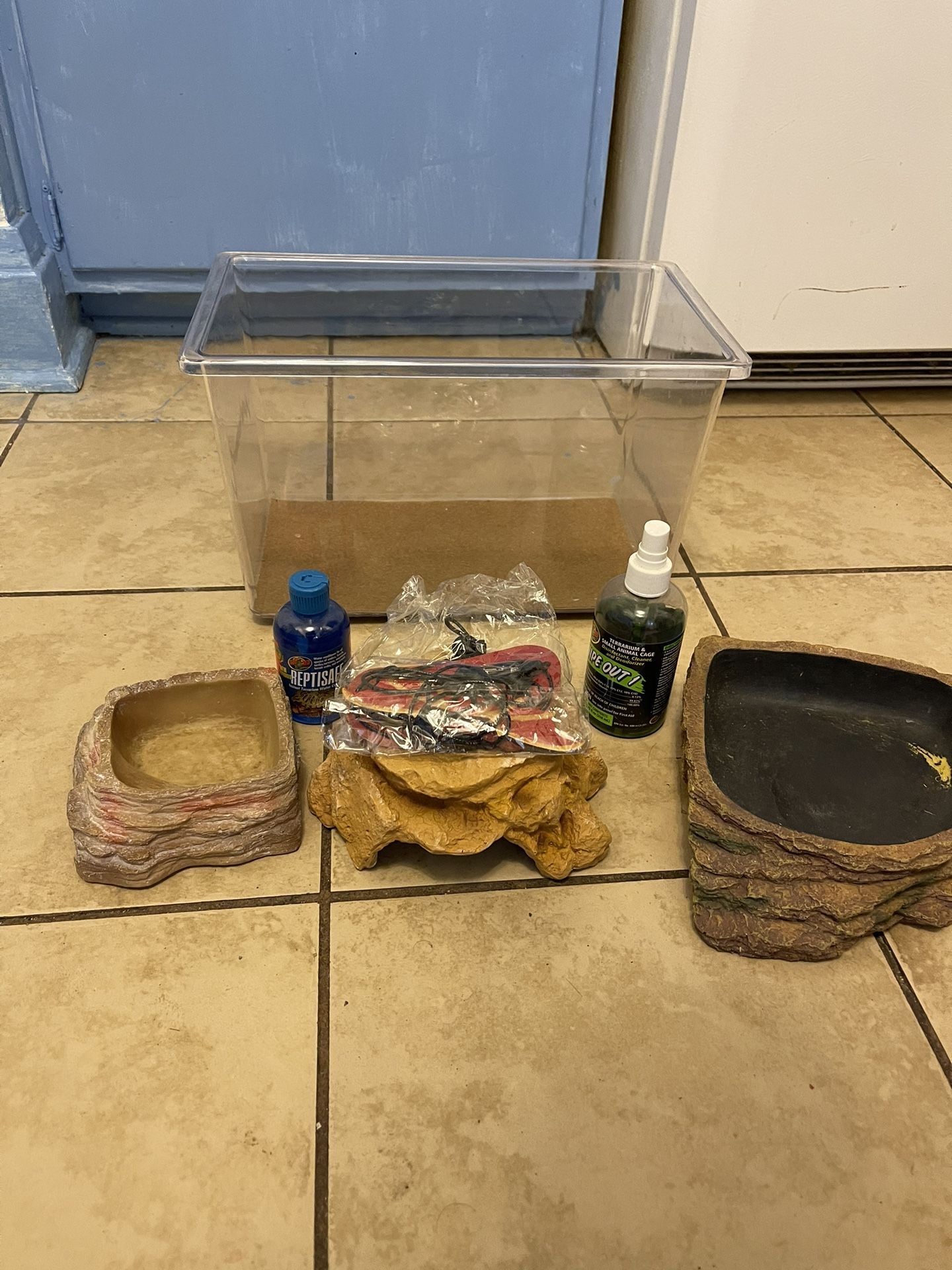 Bearded Dragon Travel Cage And Extra Accessories