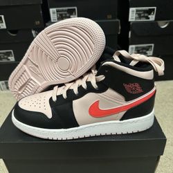 Nike Air Jordan 1 Mid GS Black Crimson 554725-604 Size 6Y Brand New