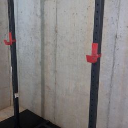Cap Squat Rack