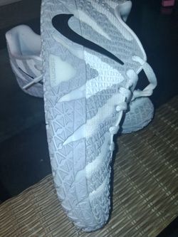 Men's Nike shoes size 9 65.00$