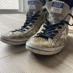 🌟 Golden Goose High-Top Sneakers: A Fashion Statement