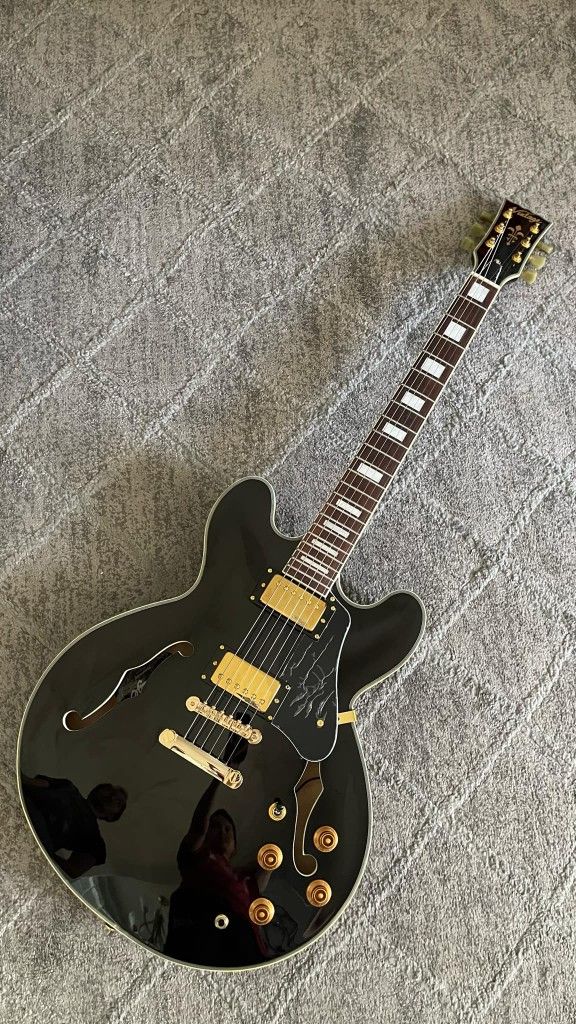 Vintage Reissued VSA500GBK
Semi-Acoustic Gloss Black