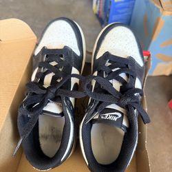 Nike dunk low  BLK/WHT - USED 2.5Y