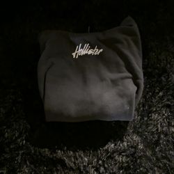 Black Men’s Hollister Minimalistic Hoodie, Size Medium