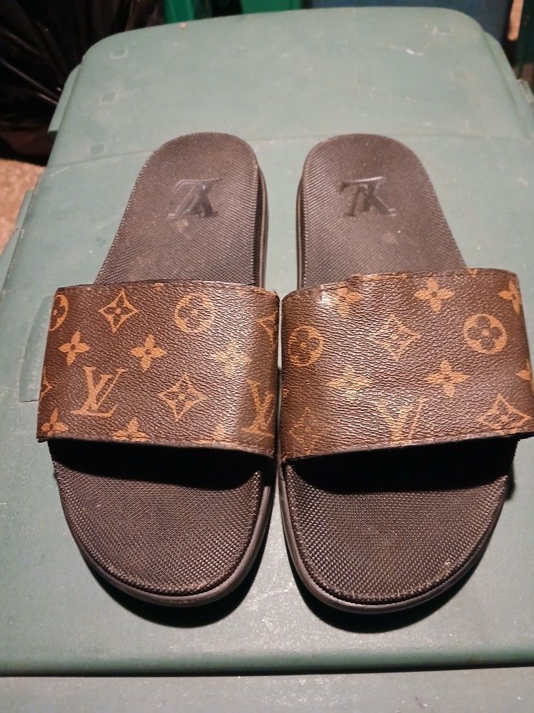 Louis Vuiton Size 10 Slides