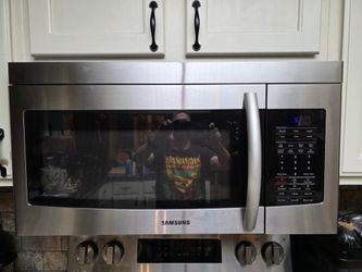 Samsung SMH1713S
Stainless Steel 
1.7 Cubic Feet 
Large Capacity
300 CFM ventilation
Microwave 