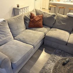 Couch:Sofa/Sectional 