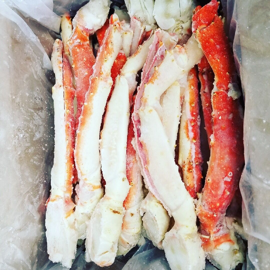 16/20 Alaskan King Crab Legs. Already SPLIT FIU area