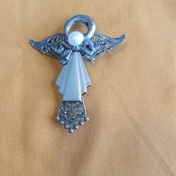 4 inch Sliver Angel with a Pearl Face Pin