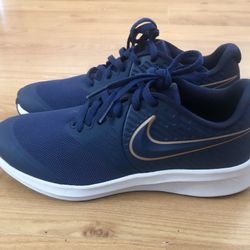 NWOB Nike Star Runner 2.0 Running Shoes Kids Youth Size 4.5 Blue