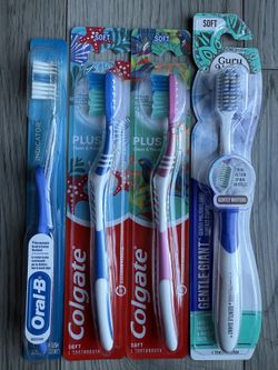 Lot of 4 Toothbrushes