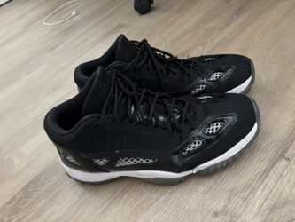 Retro 11 Low top Size 9