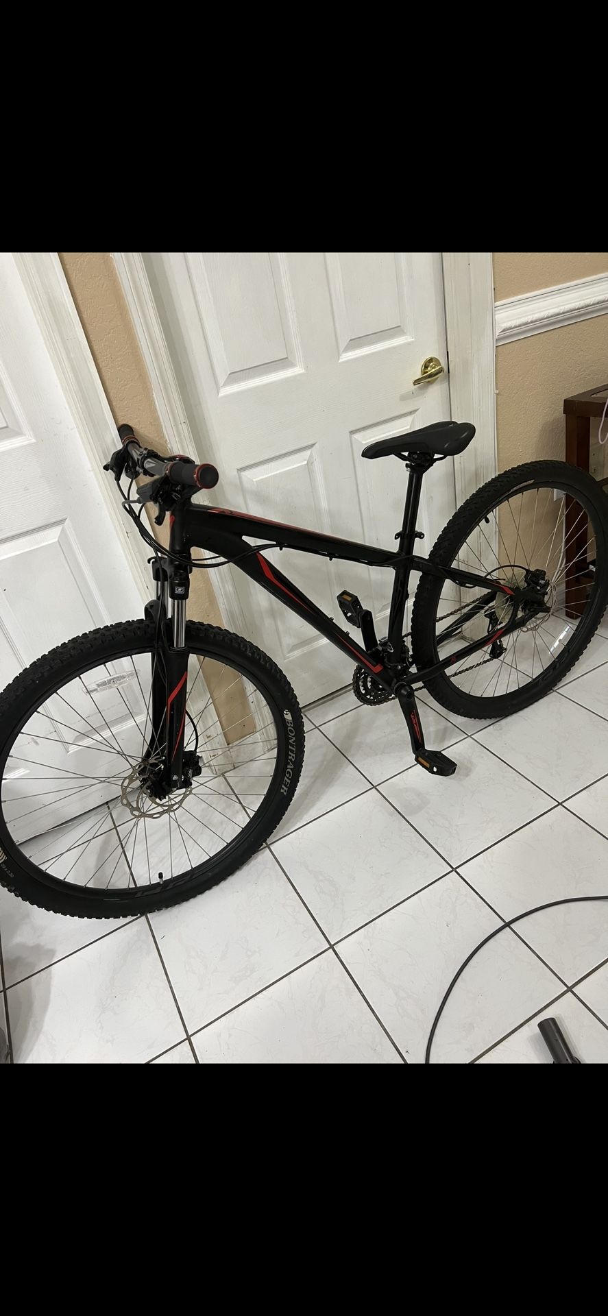 Specialized 29er Mountain Bike Good cond 15” Frame (Riders 5’4” 5’8”) Hydronic Disc Brakes Lockout Shocks New Saddle NEW LED multicolor Light $350