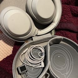 Sony Has WH1000XM4 Wireless Noise-Cancelling Over-the-Ear Headphones