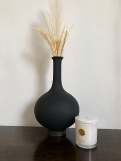 Modern Matte Black Vase with Pampas Décor | Minimalist Farmhouse Accent
