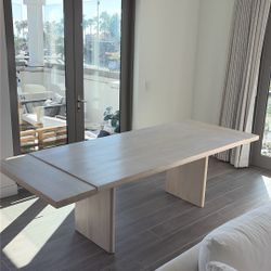 Long Pottery Barn Dinging Room Table