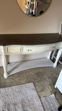 Farmhouse Console Table with Drawers / Jerome’s Furniture