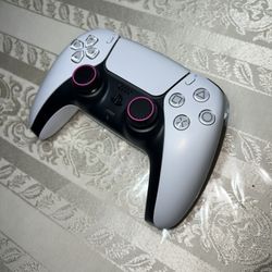 PS5 CONTROLLER!!NO TRADES 