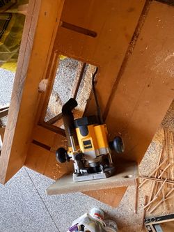 DeWalt professional router and custom table
